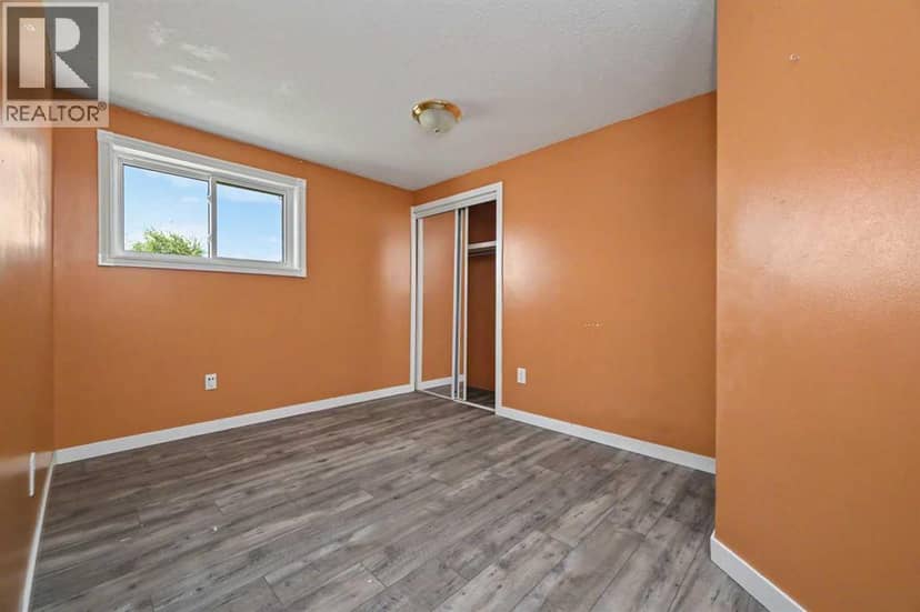 5003 46 Street — photo 18 of 24