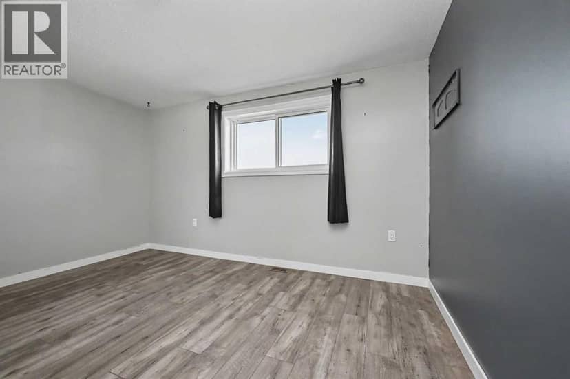 5003 46 Street — photo 16 of 24