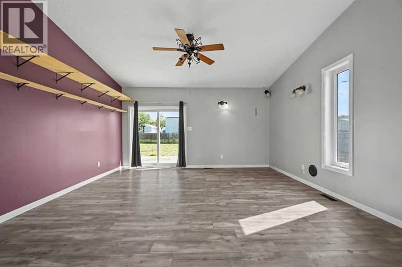 5003 46 Street, Valleyview, photo 5