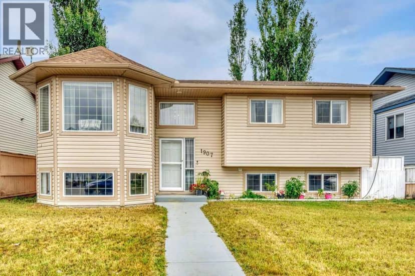 1907 Strathcona Terrace, Strathmore