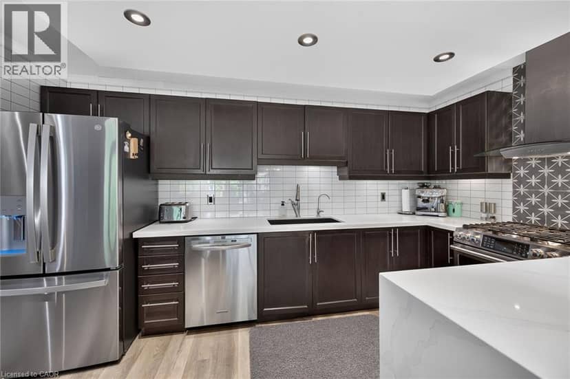 4377 BEVERLEY Crescent — photo 10 of 40