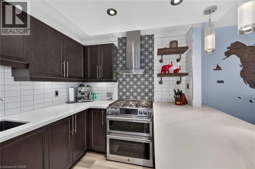 4377 BEVERLEY Crescent — photo 11 of 40