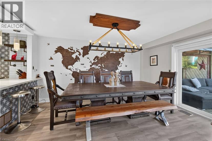 4377 BEVERLEY Crescent — photo 15 of 40