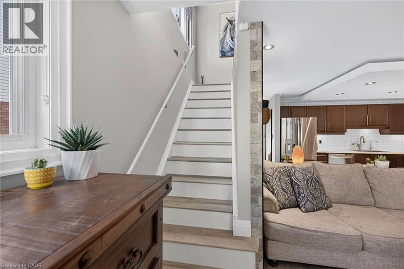 4377 BEVERLEY Crescent — photo 19 of 40