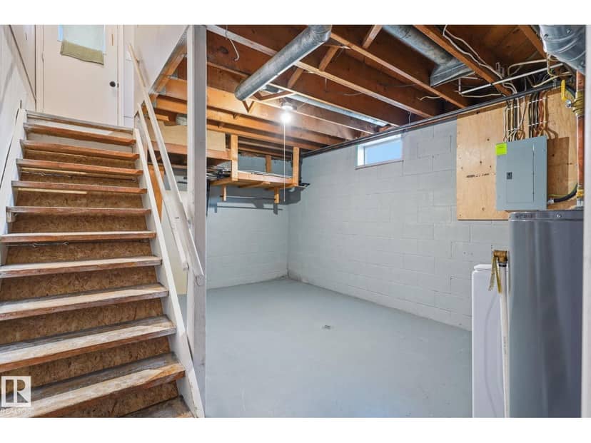 4920 55 AV — photo 15 of 30