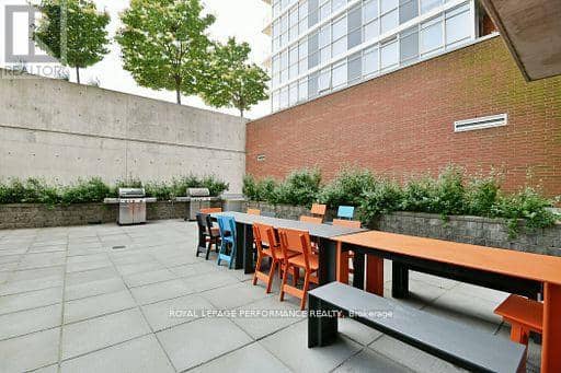 1101 - 383 Cumberland Street — photo 36 of 40