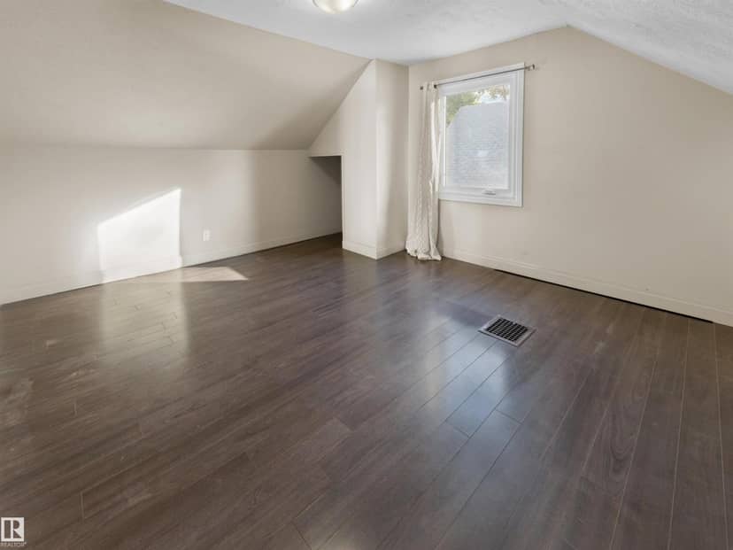 11142 71 AV NW — photo 18 of 36