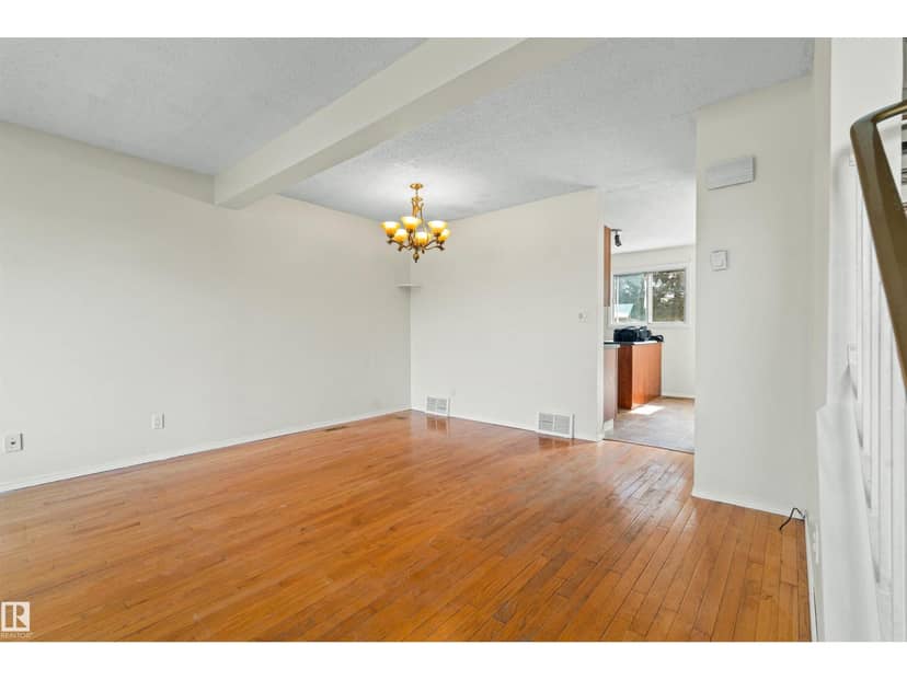 8313 156 AV NW — photo 32 of 40