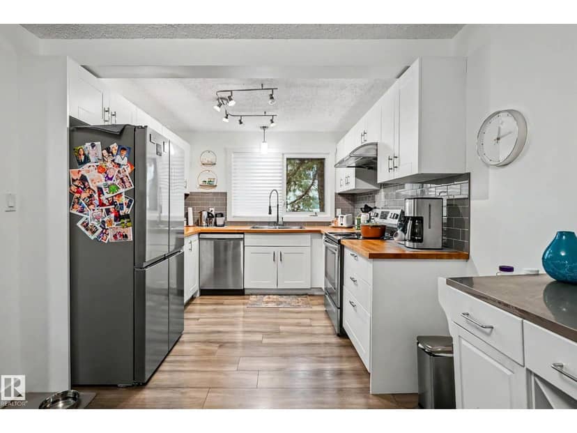 15 Akinsdale Gd — photo 9 of 31