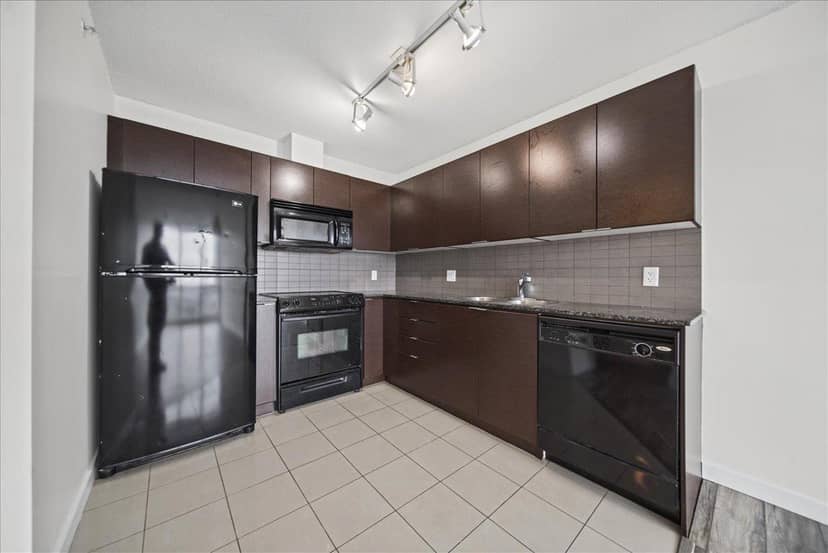 2701 13618 100 AVENUE, Surrey, photo 3
