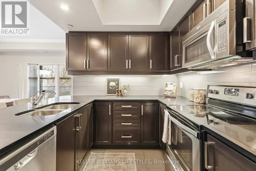 305 - 89 Ridout Street S — photo 24 of 40