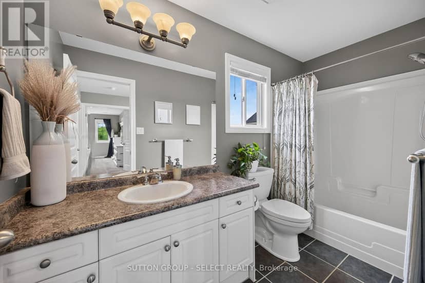 1706 Bayswater Crescent — photo 20 of 35