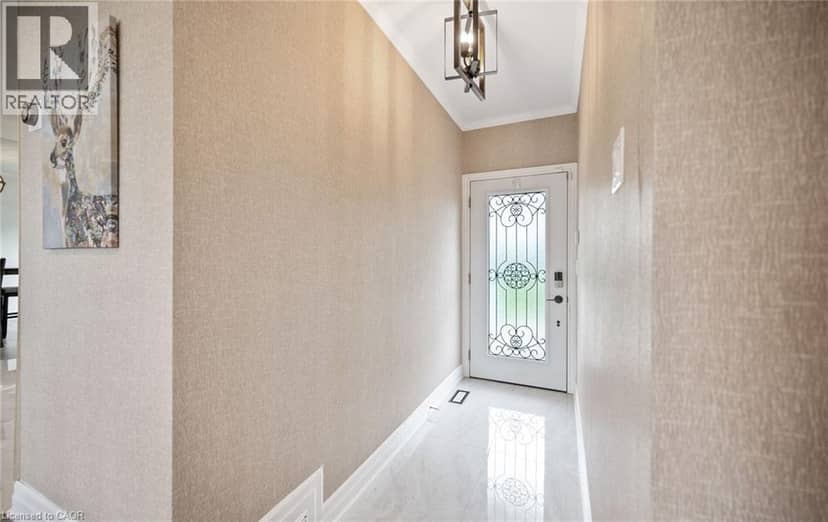 17 WENDAKEE Drive, Stoney Creek, photo 2