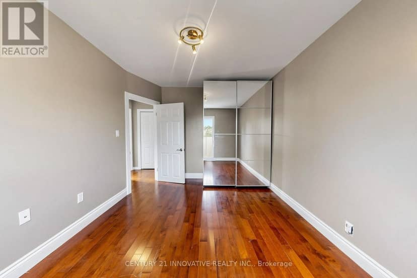 59 Manitoba Street — photo 17 of 40