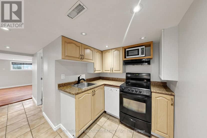 59 Manitoba Street — photo 21 of 40