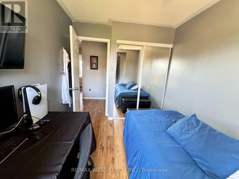 136 - 60 Fairwood Circle — photo 19 of 21