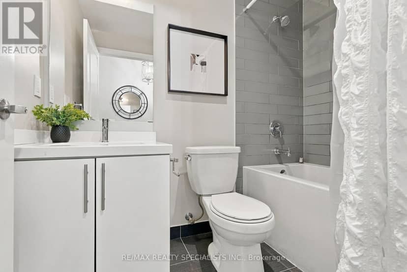 313 - 65 Speers Road — photo 20 of 36