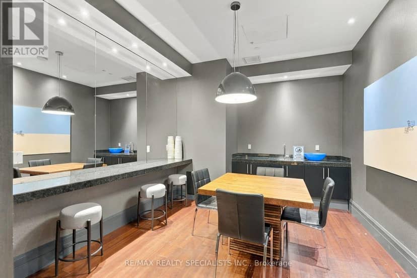 313 - 65 Speers Road — photo 29 of 36