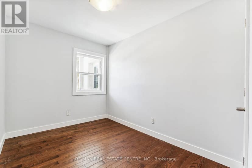 221 Owen Sound Street — photo 21 of 40