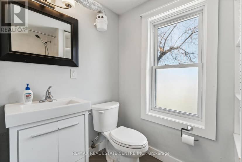 221 Owen Sound Street — photo 27 of 40