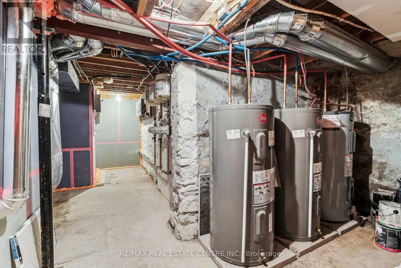 221 Owen Sound Street — photo 37 of 40