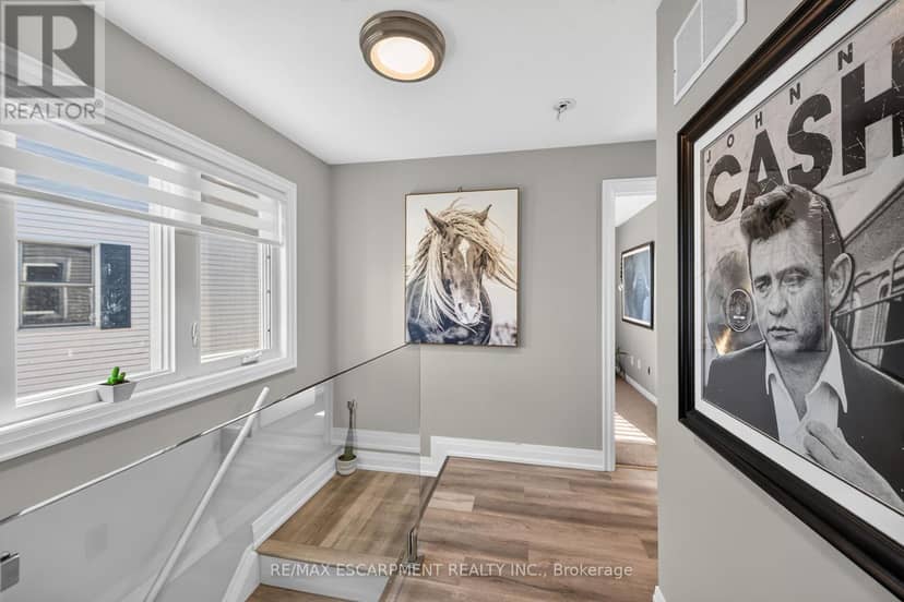 4377 Beverley Crescent — photo 32 of 40