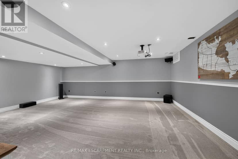 4377 Beverley Crescent — photo 33 of 40