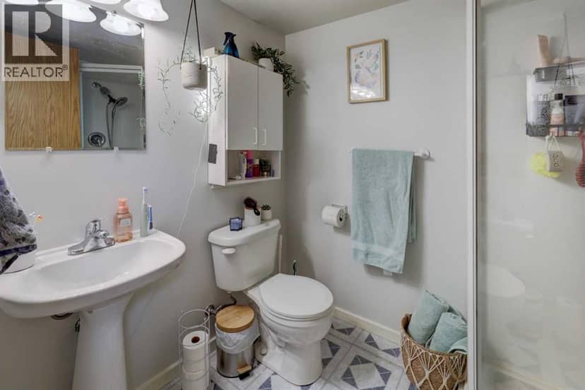 8636 47 Avenue NW — photo 25 of 37