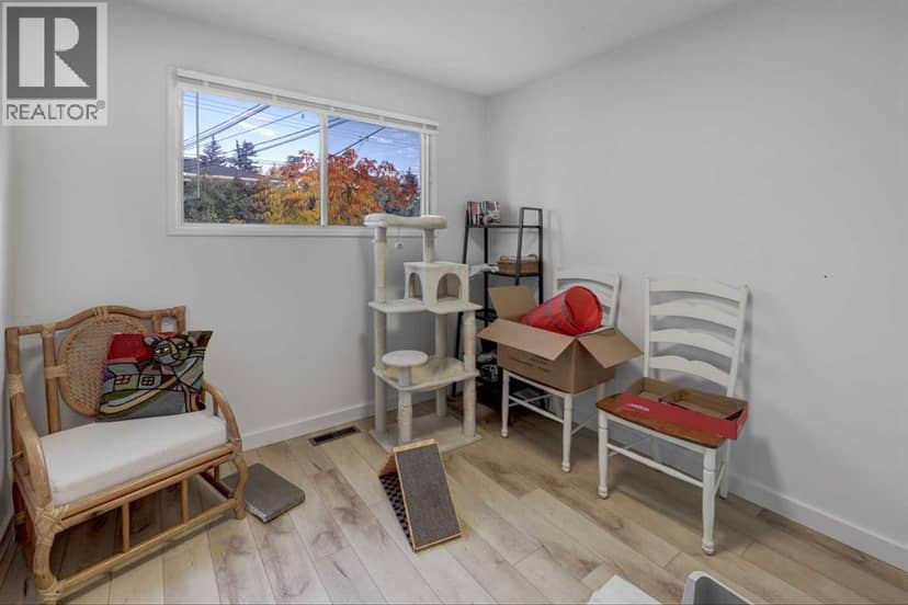 8636 47 Avenue NW — photo 10 of 37