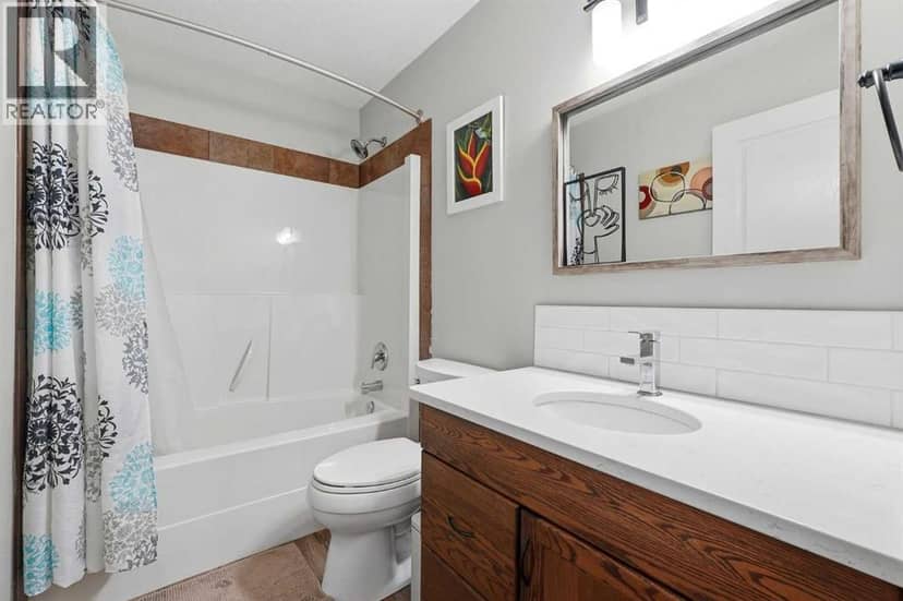 8 Irving Crescent — photo 15 of 32