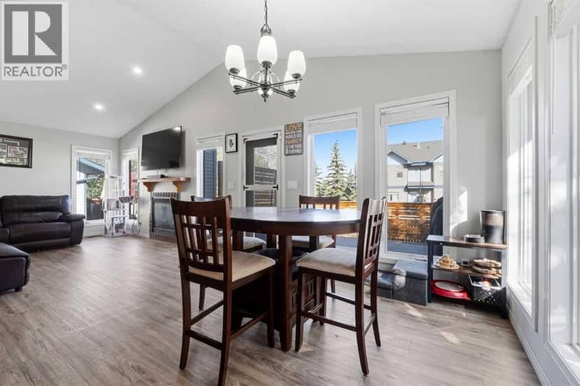 8 Irving Crescent — photo 10 of 32