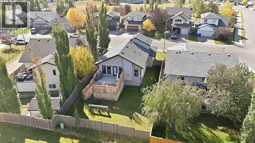 8 Irving Crescent — photo 31 of 32