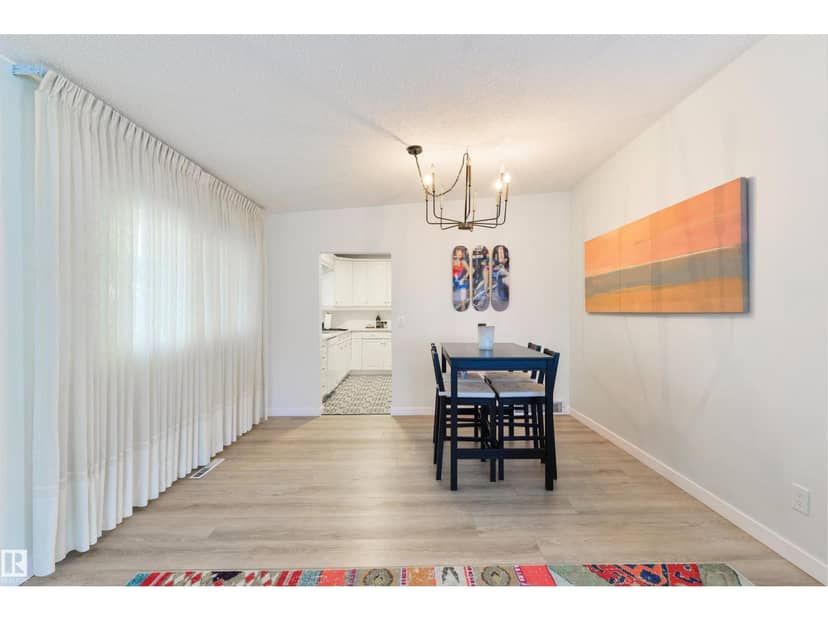 24 Valleyview Cr NW — photo 9 of 38