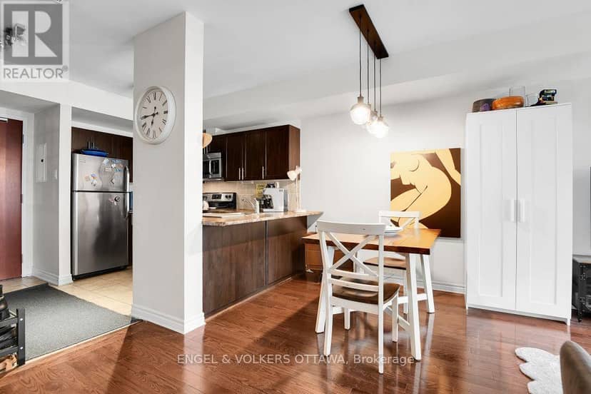 902 - 234 Rideau Street — photo 15 of 37