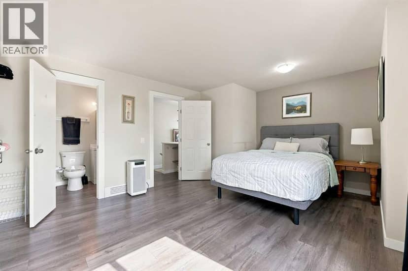 27 Erin Grove Close SE — photo 19 of 40