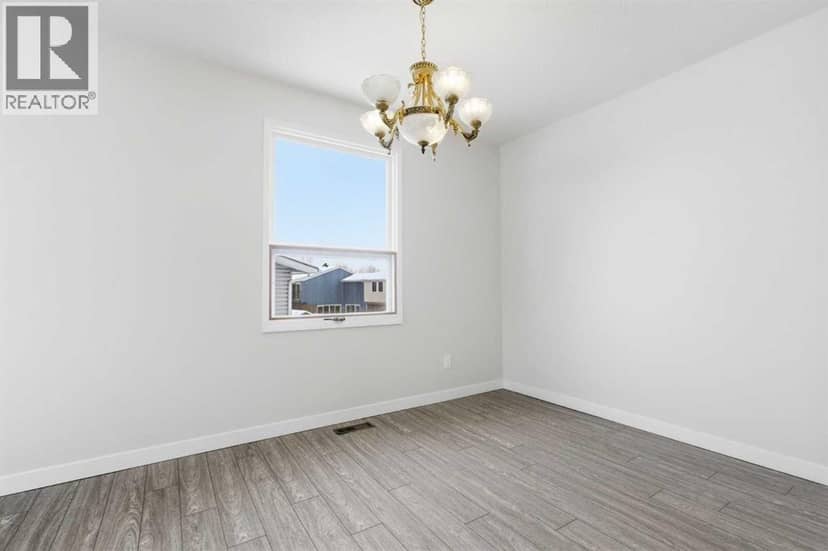 32 Fonda Mews SE — photo 17 of 40