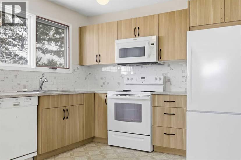 32 Fonda Mews SE — photo 12 of 40