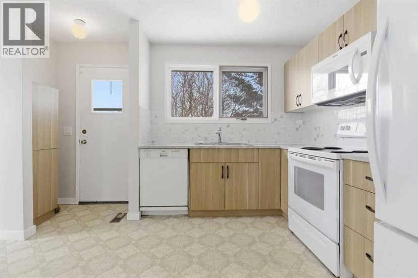 32 Fonda Mews SE — photo 13 of 40