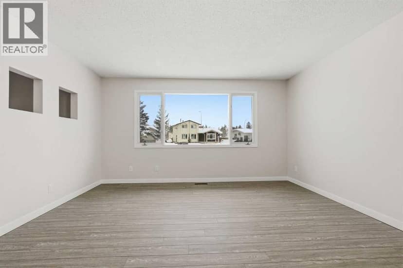 32 Fonda Mews SE — photo 9 of 40