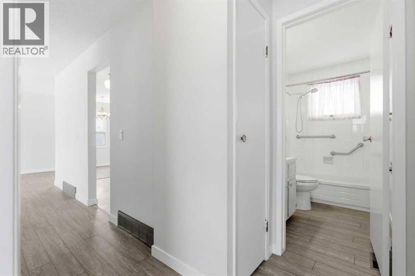 32 Fonda Mews SE — photo 26 of 40