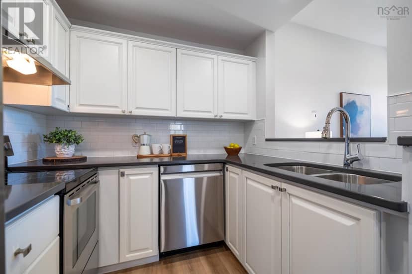 307 215 King Street — photo 10 of 40
