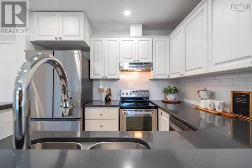 307 215 King Street — photo 13 of 40