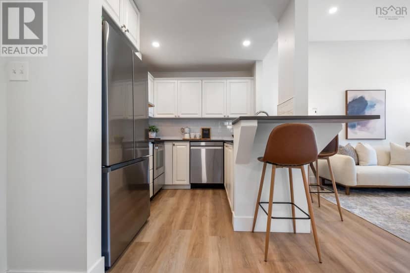 307 215 King Street — photo 9 of 40