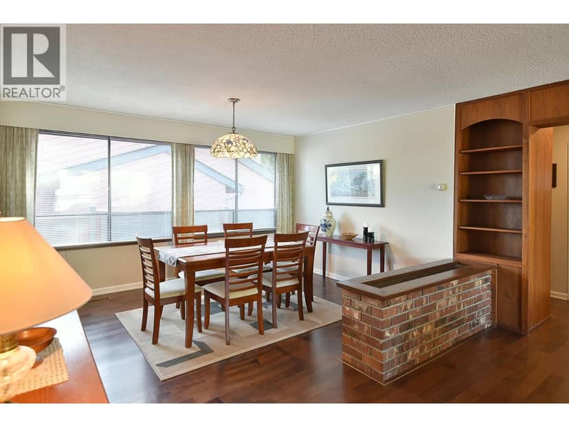 5619 Trail Avenue, Sechelt, photo 3
