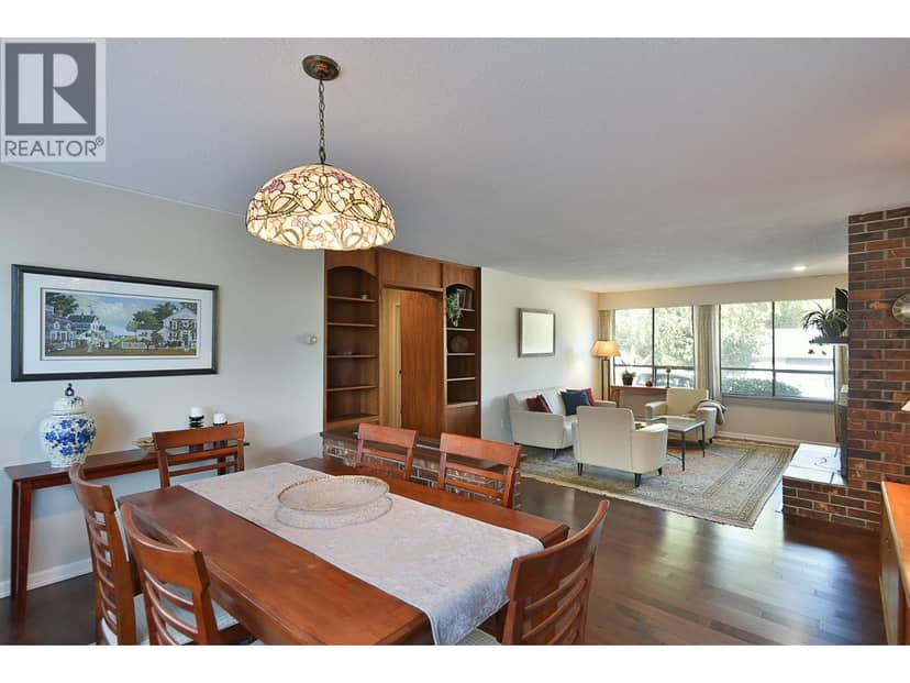 5619 Trail Avenue, Sechelt, photo 4