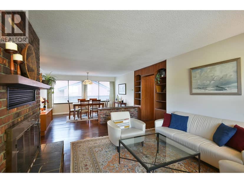 5619 Trail Avenue, Sechelt
