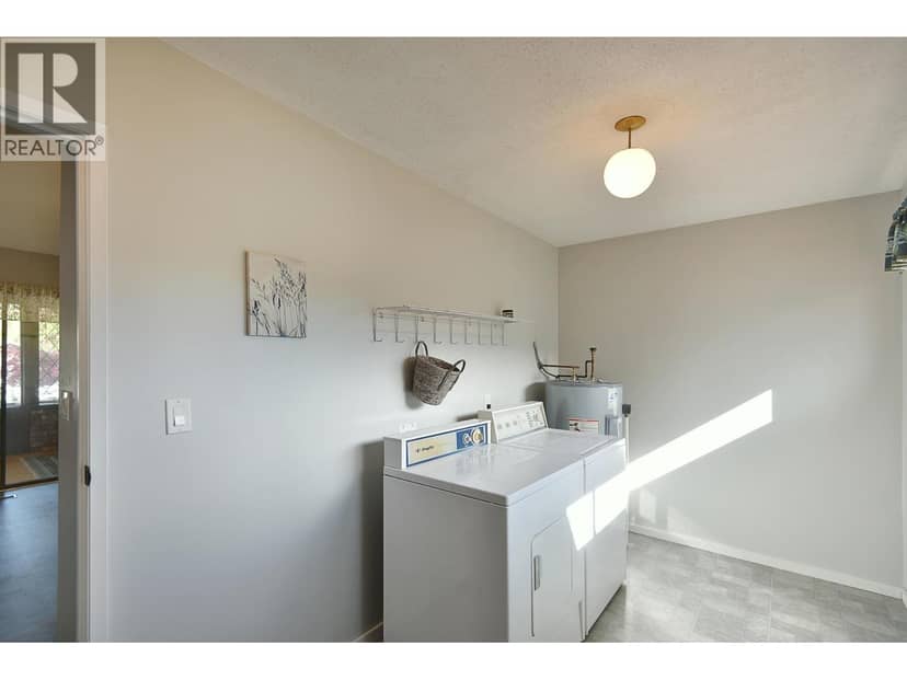 5619 Trail Avenue, Sechelt, photo 8