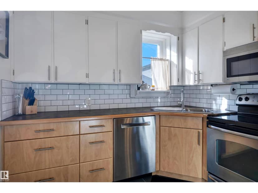 10647 68 AV NW — photo 9 of 40