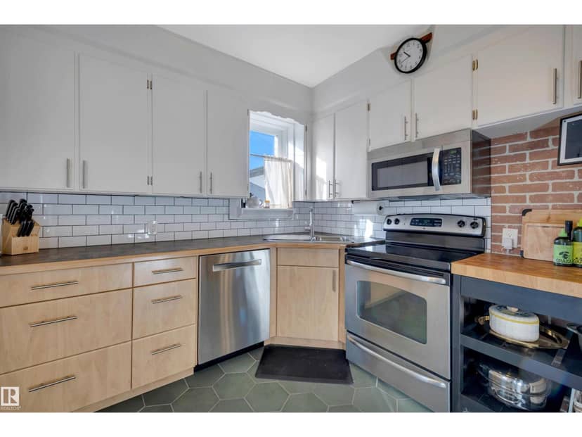 10647 68 AV NW — photo 11 of 40