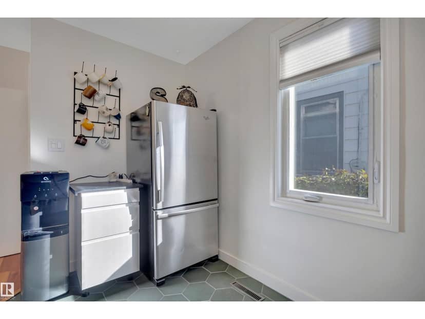 10647 68 AV NW — photo 13 of 40
